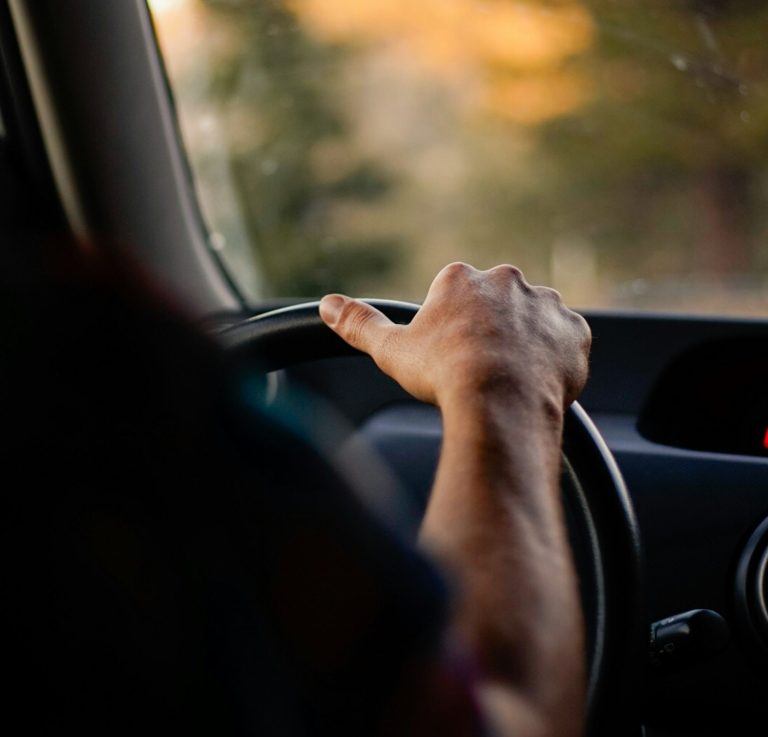Autofahrer am Lenkrad Autofahrer am Lenkrad